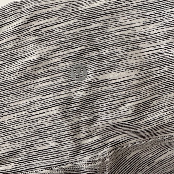 LULULEMON WUNDER UNDER CROP II (SPECIAL EDITION) *SCALLOP 23" - SZ 12 - Picture 4 of 4